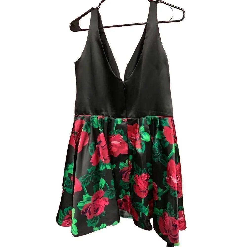 Floral Patterned Gown - Picture 3 of 7